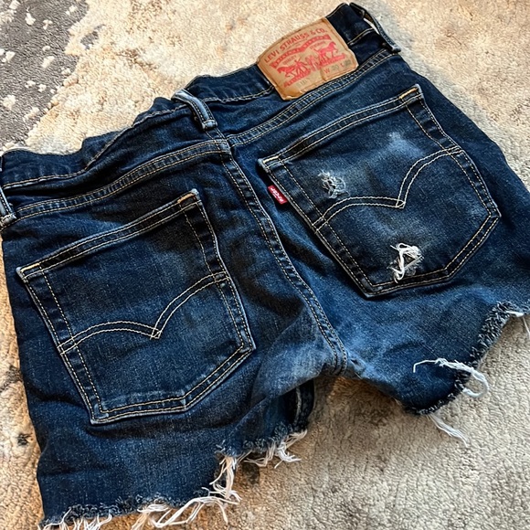 Levi cut off shorts size 30 run small - Picture 2 of 5